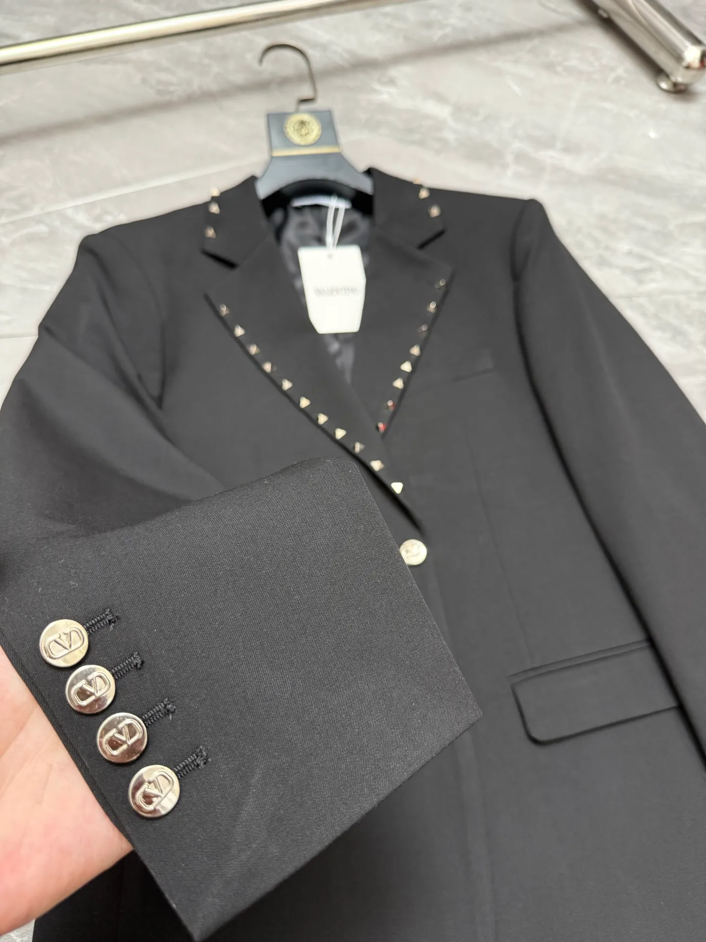 Valentin*/Valentino Heavy Industry Pyramid Rivet Suit Suit Sizes: 48.50.52.54.56.58 Color: Black Light Gray